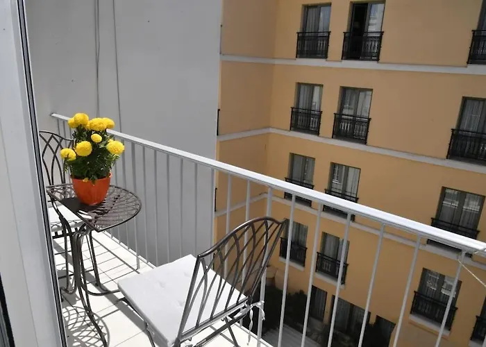 Modern Apartment In Ipitou, Plaka
